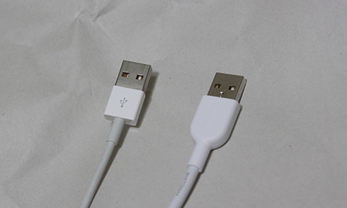 Anker PowerLine II ライトニングUSBケーブル（3.0m）と、Apple 純正 Lightning - USB ケーブル（2m）